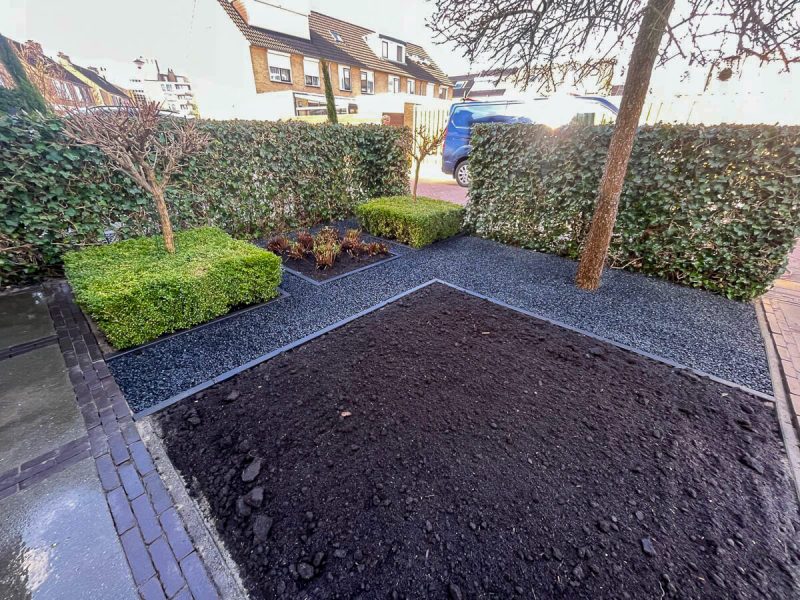 BB tuinaanleg groen grind en beplanting